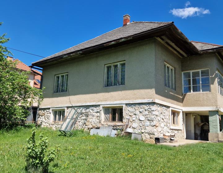 Rodinný dom v obci Vlachovo ,blízko kúpaliska-NA PREDAJ