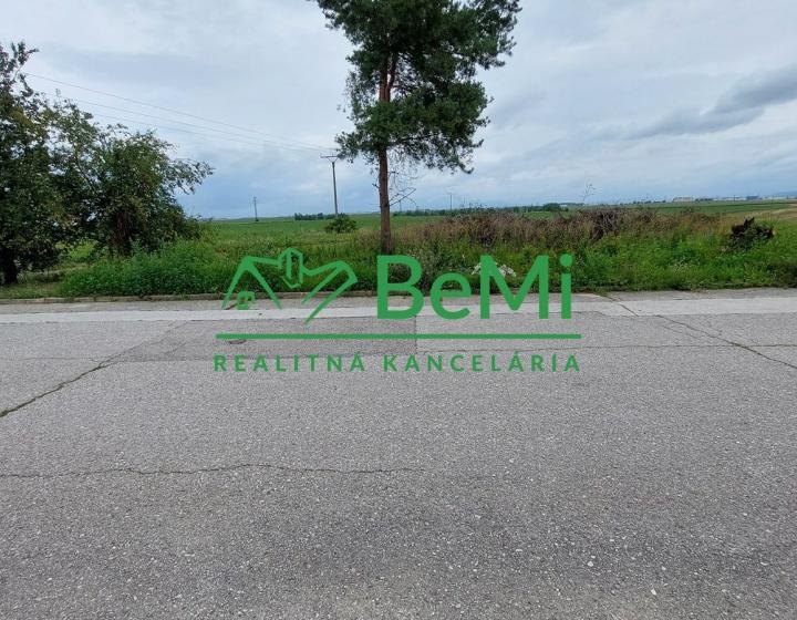 Na predaj stavebný pozemok na mravenisku Topoľčany