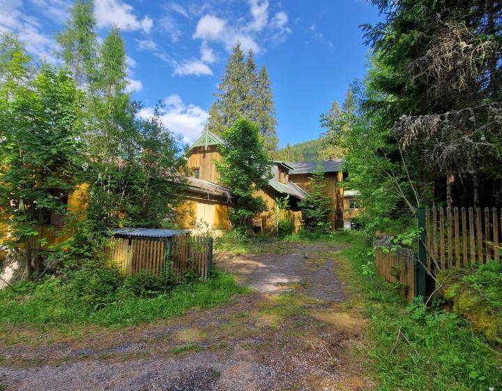 Chata na investíciu v TOP lok. STRATENÁ V SLOV.RAJI - PREDAJ