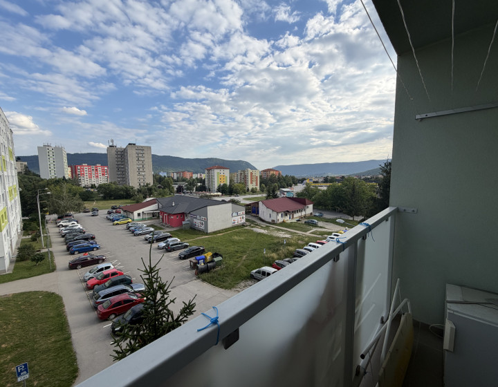 3-izbový byt s balkónom v Rožňave 98500,-Eur