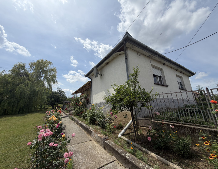 Pekný rodinný dom v obci Abaújdevecser -NA PREDAJ