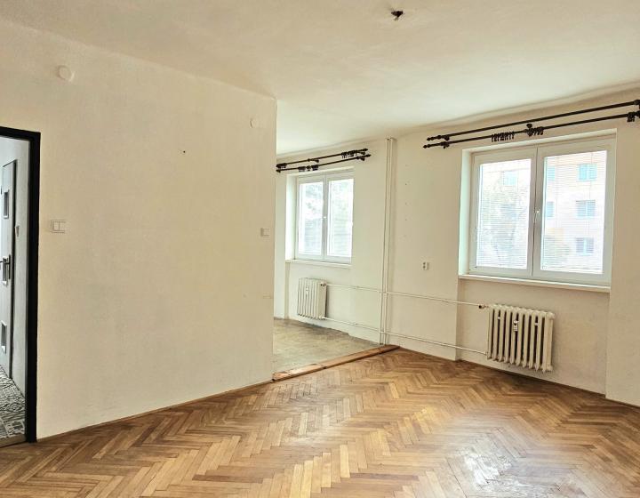 2-IZBOVÝ BYT NA UL.ROŽŇAVSKEJ - NA PREDAJ