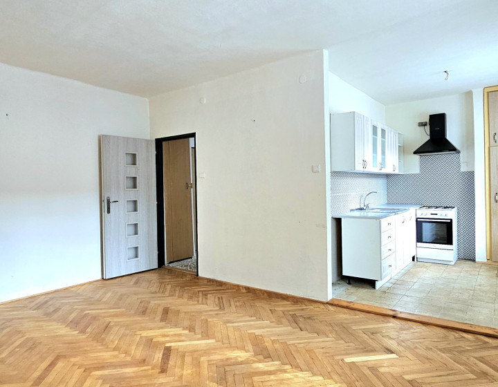 2-IZBOVÝ BYT NA UL.ROŽŇAVSKEJ - NA PREDAJ