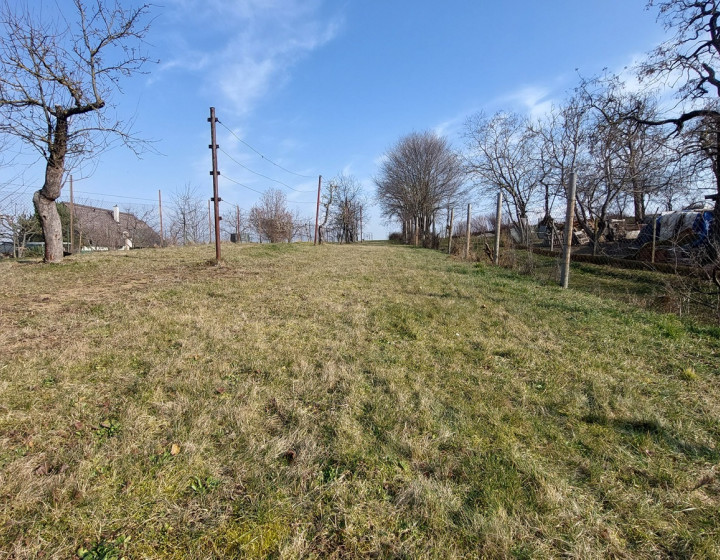 Na predaj stavebný pozemok v obci Urmince - ID 233-14-LUGUE