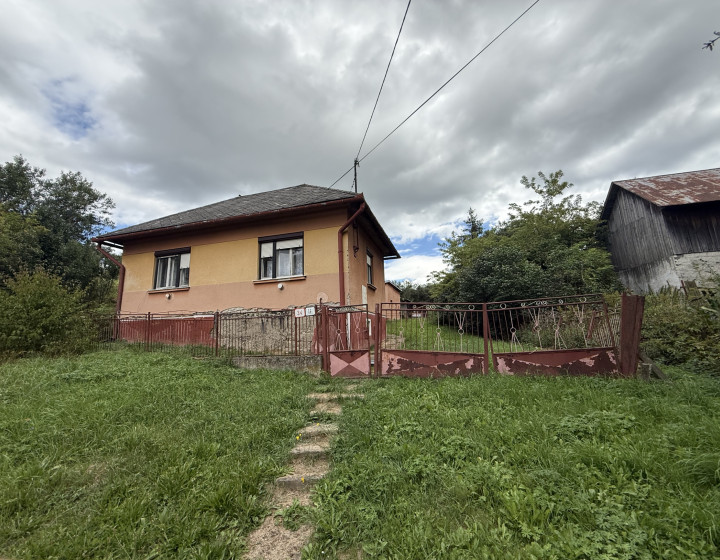 Rodinný dom v Ľubotíne s veľkým pozemkom na predaj