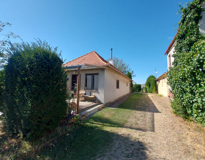 Predaj viničný domček s veľkým pozemkom 3829m2, Vráble(255-13-JUF)