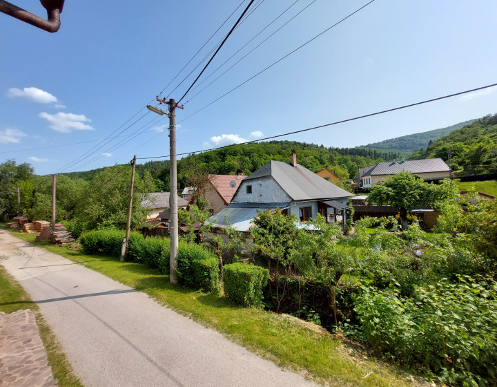 RODINNÝ DOM V ŠTOSE – ZAČATÁ REKONŠTRUKCIA