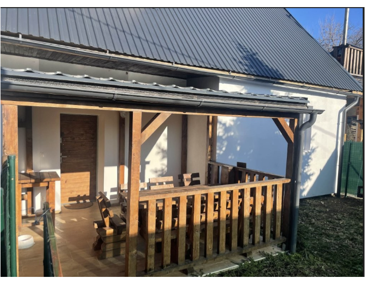 Predaj, zabehnutý apartmánový dom, Počúvadlo (  039-12-ZOLA)
