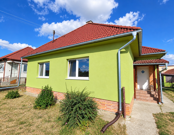 EXKLUZÍVNE: Rodinný dom s bazénom - Nová Dedina (070-12-SIHA)