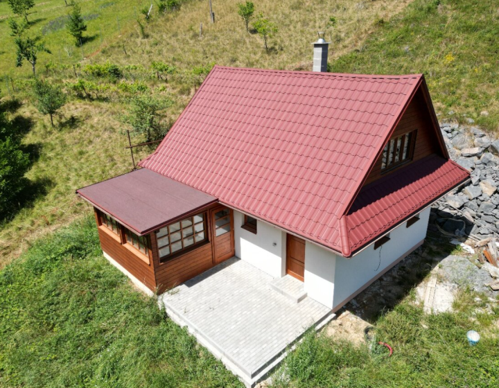 Predaj, čarovná dvojpodlažná chatka, Nová Baňa (042-13-ZOLA)