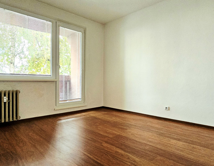 3-IZBOVÝ BYT S LODŽIOU V RIMAVSKEJ SOBOTE - NA PREDAJ