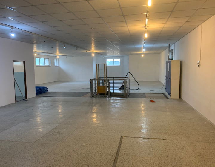 Prenájom: Komerčný priestor 260 m2, Žilina (001-25-Sal)
