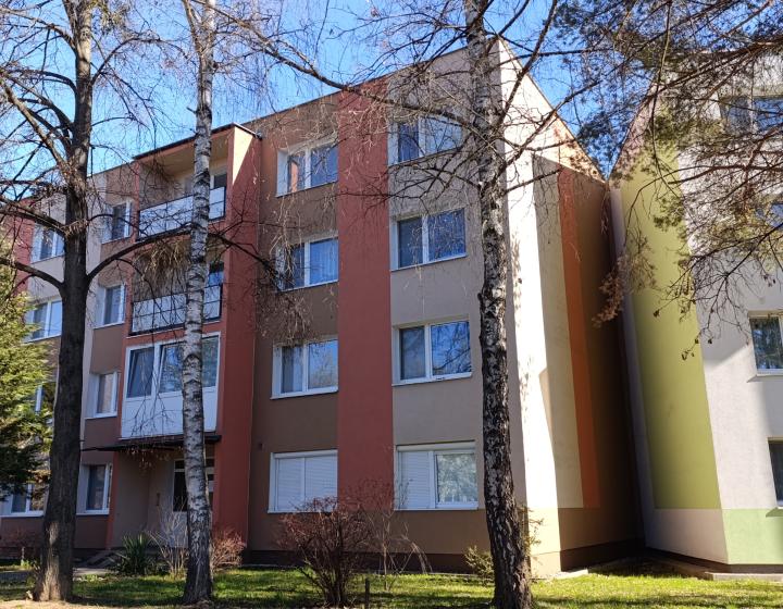4-izb. byt s balkónom v najlepšej lokalite v Rožňave -PREDAJ