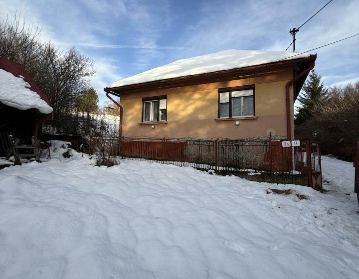 Rodinný dom v Ľubotíne s veľkým pozemkom na predaj