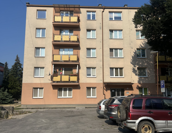 Na predaj 3 izbový byt vo výbornej lokalite, Hnúšťa