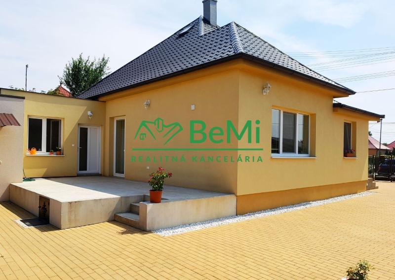 Rezervované.  Predávame Rodinný dom po rekonštrukcii na veľkom 20 árovom pozemku Veľká Dolina (342-12-BP)