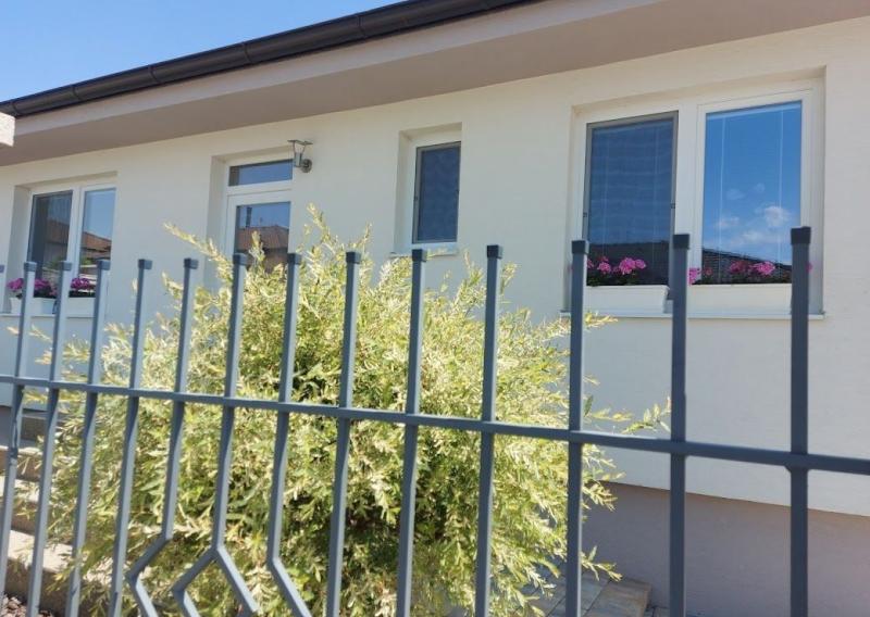PREDANE!Predaj pekný  3 izbový  rodinný dom- bungalov vo Veľkom Lapáši, 6km od Nitry (077-12-ERF)