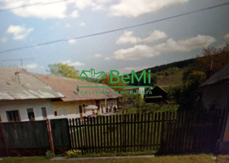 Predaj: stavebný pozemok,1000m2, obec Predmier(183-14-MACHa)
