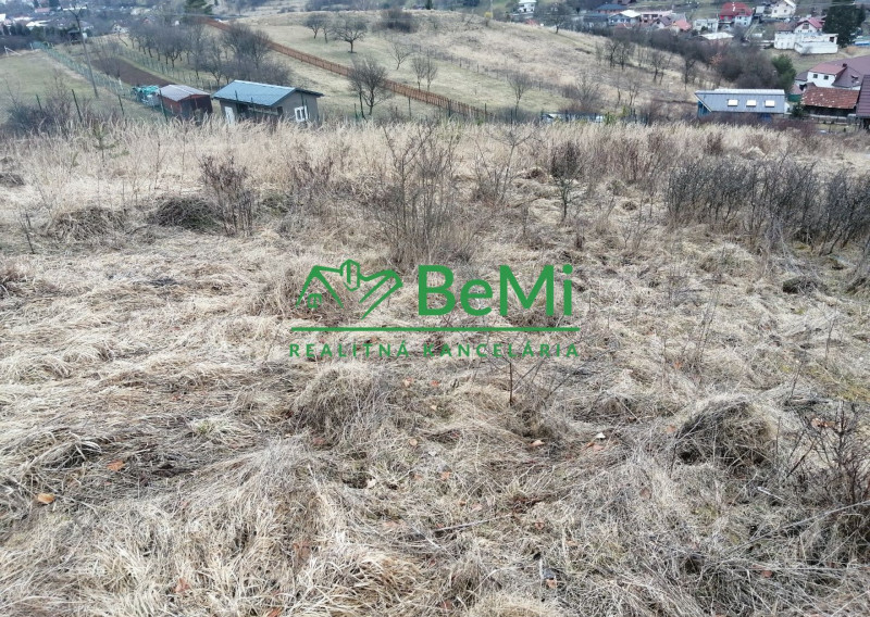 Predaj: Pozemok, 686m2, Lietava (092-14-MACHa)