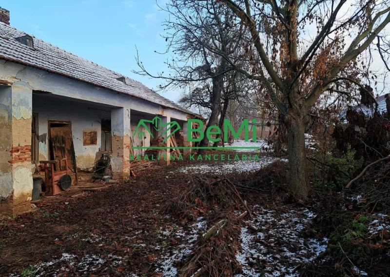 Veľký stavebný pozemok 1985 M2  - Močenok (001-14-JANSa)