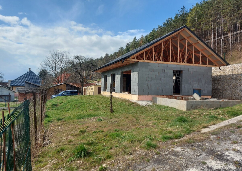 Predáme rozostavaný nízkoenergetický rodinný dom