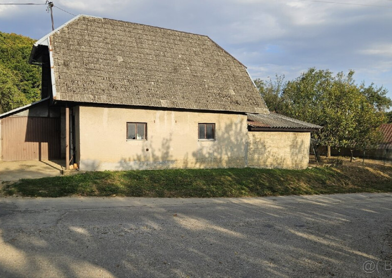 Znížená cena Exkluzívne - Stavebný pozemok so stodolou