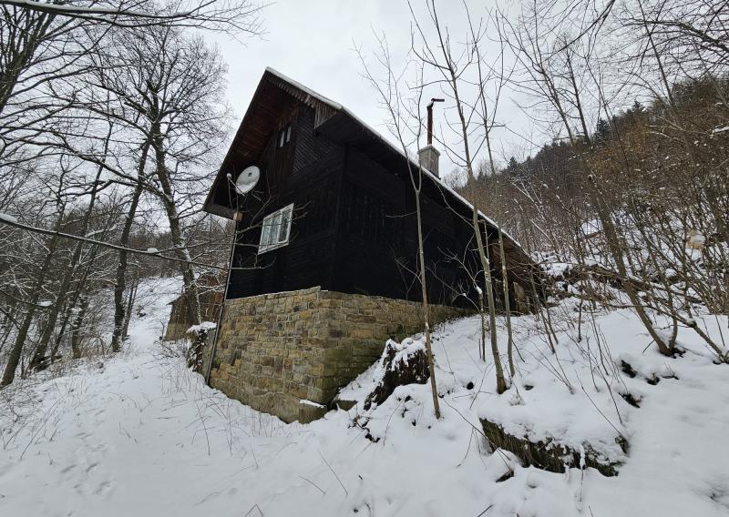 Predaj: Chata 50m2 s pozemkom Papradno (004-13-DAPA)