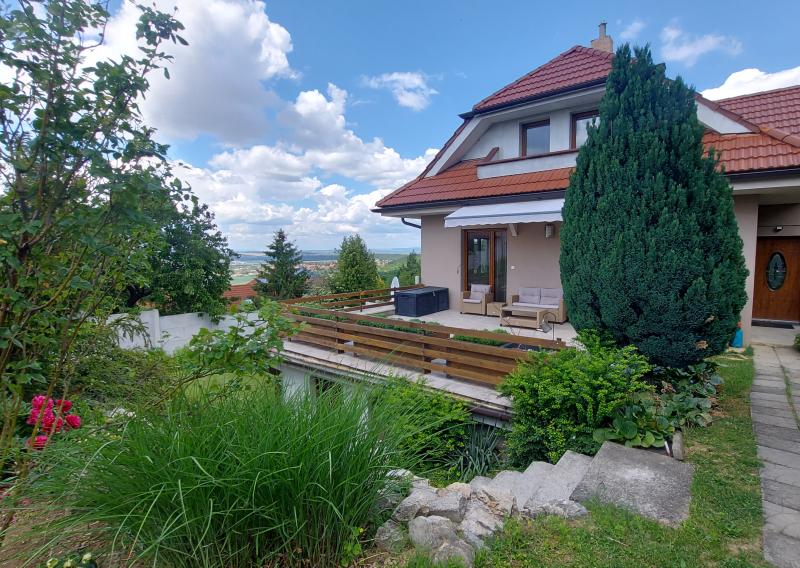 Predaj 5 izbový  rodinný dom Nitra-Zobor (249-12-JUF)