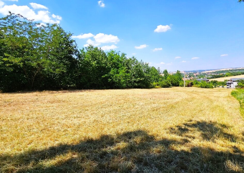 Predaj, investičný pozemok 515 m²- Podhájska (047-14-SIHA)