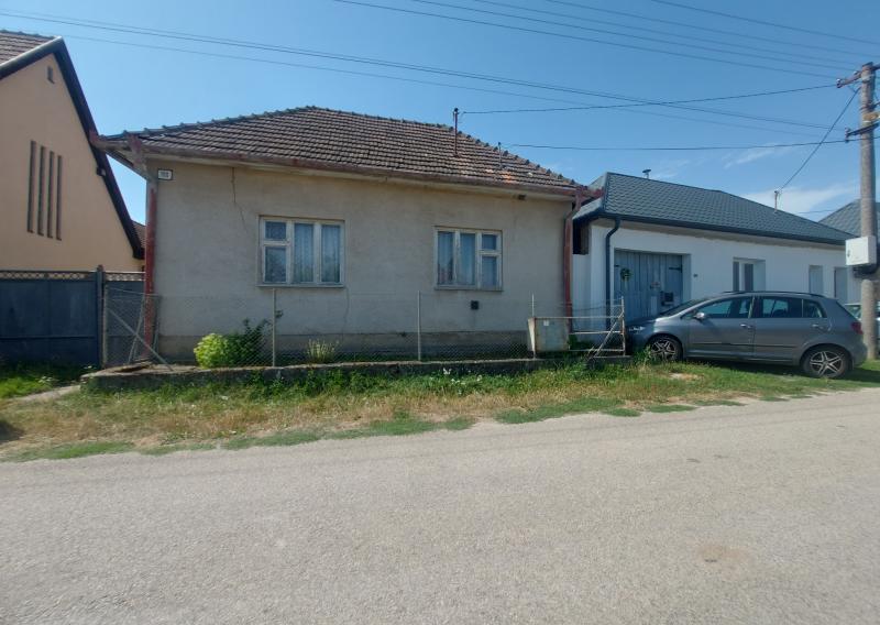 Predaj starší rodinný dom obec Lukáčovce pri Nitre(253-12-JUF)