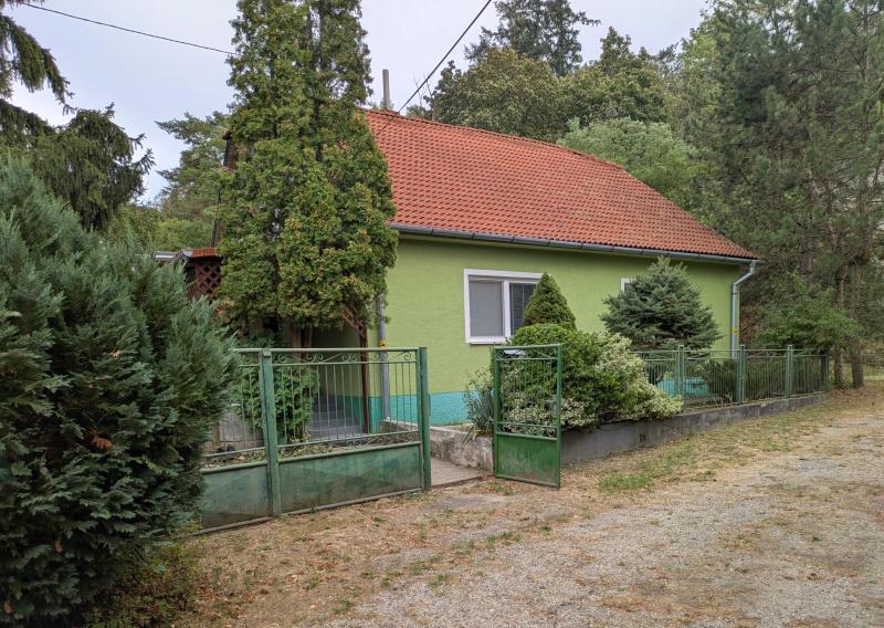 REZERVOVANÉ - Predaj, rodinný dom s pekným pozemkom - Nemčiňany (1264-12-AFI)