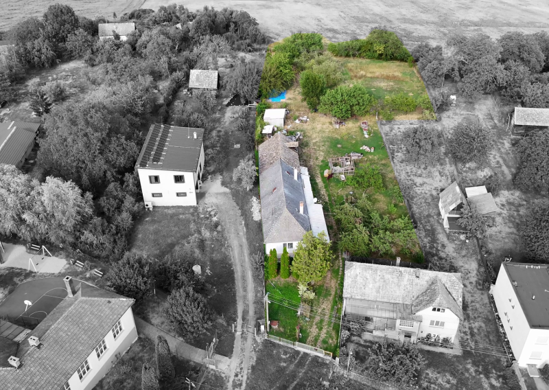 VIDEO- DOM SO ZÁHRADOU 3147m² V ZACHAROVCIACH - NA PREDAJ
