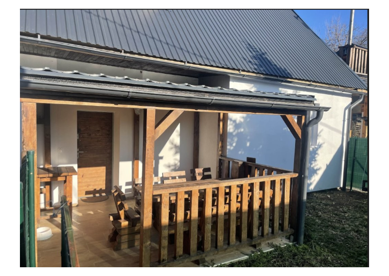 Predaj, zabehnutý apartmánový dom, Počúvadlo (  039-12-ZOLA)
