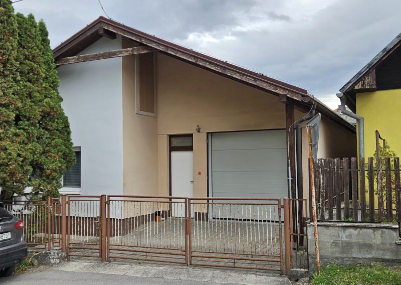 Prenájom: Komerčný priestor,260 m2, Žilina (003-25-Sal)